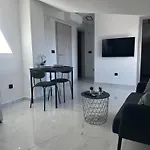 Roni Apartament *