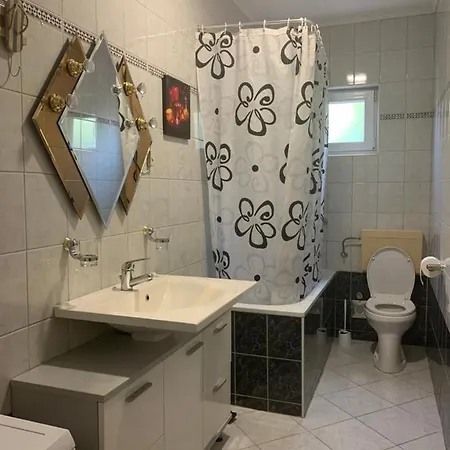 Roni Apartamento