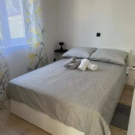 Apartment Roni *