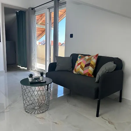 Roni Apartment *
