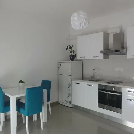Apartment Roni *