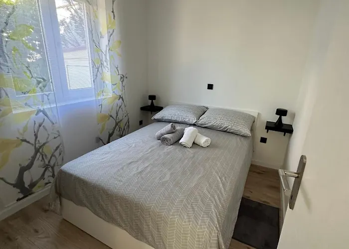 罗尼公寓 扎达尔